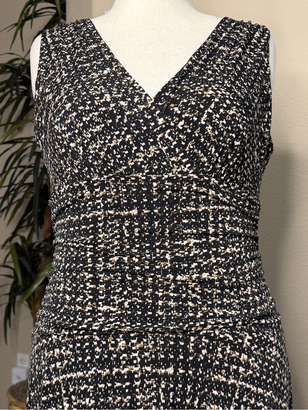 Jones New York Black and Cream V-Neck A-Line Dress - Picture 3 of 9